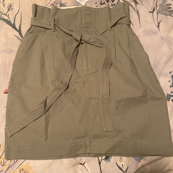 Size 8, Gap High waisted , paperbag skirt - Picture 3 of 4